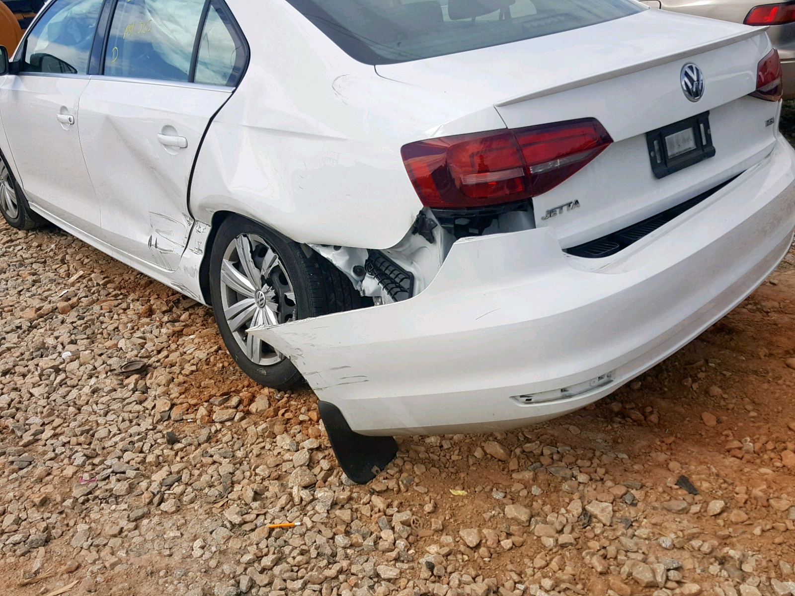 3VW2B7AJ8HM381623