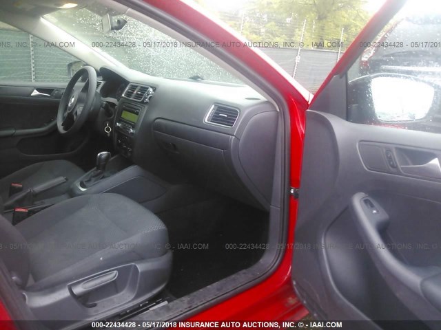 3VW2K7AJ8DM228623