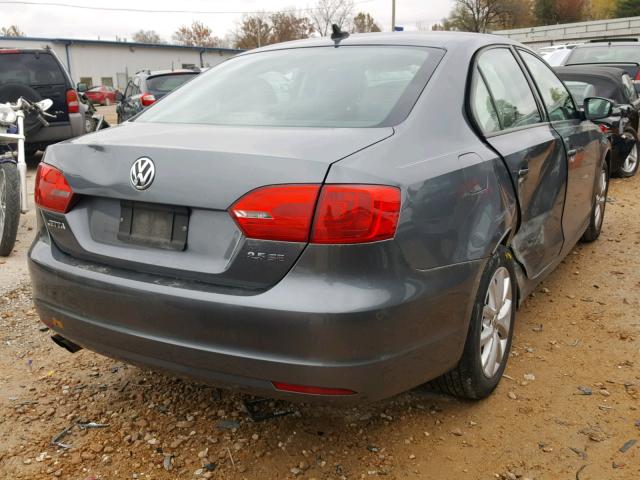 3VWDX7AJ8CM319240
