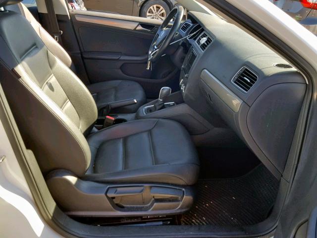 3VWDB7AJ8HM265329