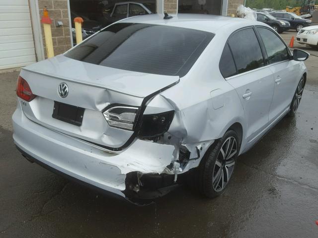 3VW4A7AJXDM272375