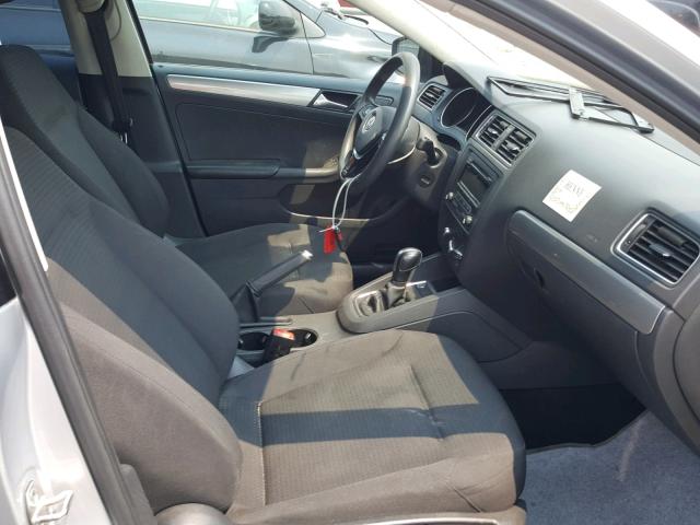 3VWD17AJ0FM240411