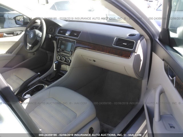 1VWCM7A37DC046820